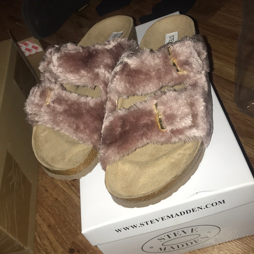 Steve Madden slip ons